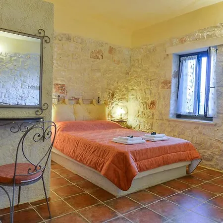 Dante's Maisonettes Ammoudi