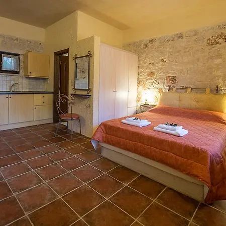 Dante's Maisonettes * Ammoudi